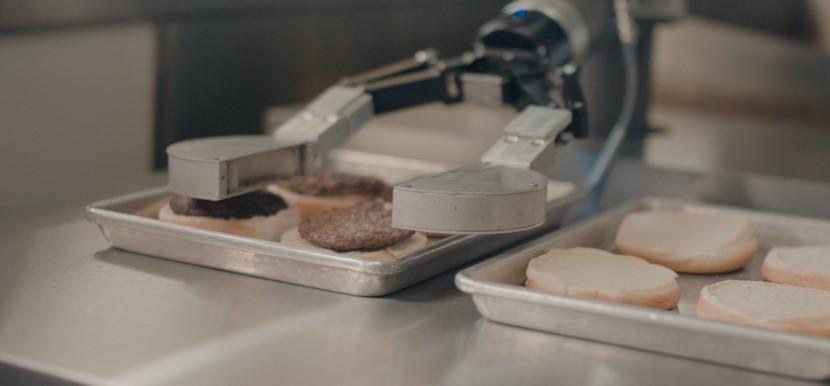 Un robot capaz de cocinar hamburguesas a la perfección