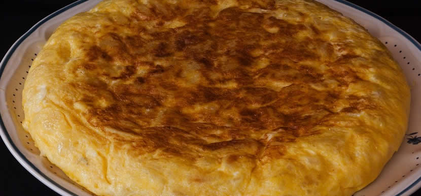 Receta tradicional de la tortilla española.